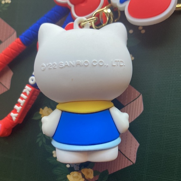 Hello Kitty Keychain - Picture 2 of 4